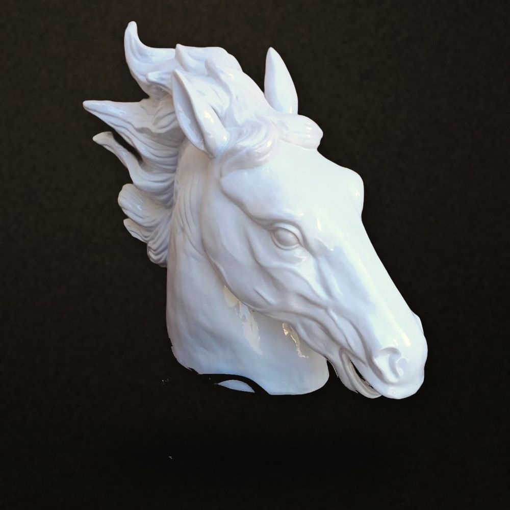Testa di cavallo in ceramica smaltata bianca, Italia anni Settanta